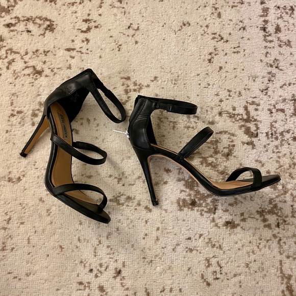 Steve Madden Shoes - ❤️Steve Madden strappy heels